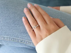 Spannring Twist mit Diamant
